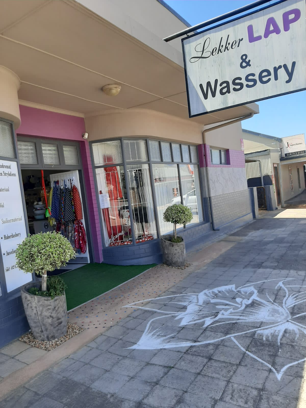 Lekker Lap & Wassery storefront on Warden Street, Riversdale